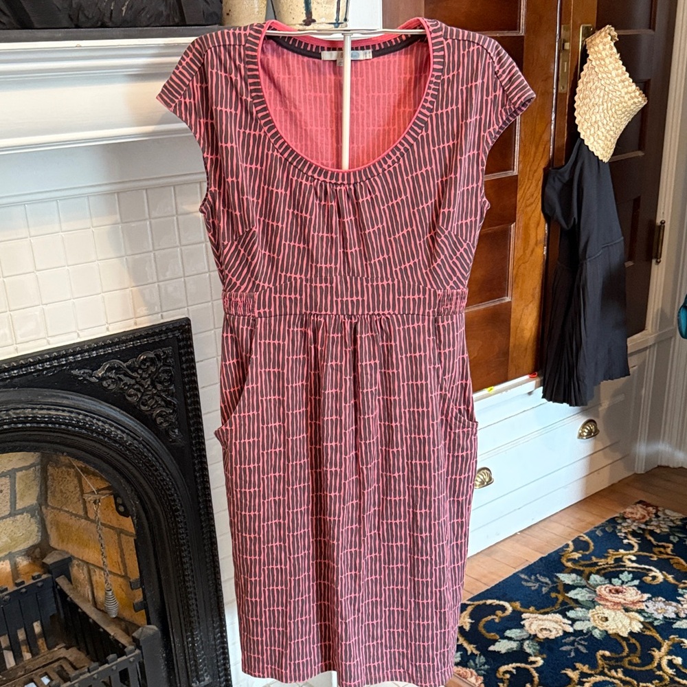 Boden Jersey knit pocketed dress.  Worn about 7‎ times.
